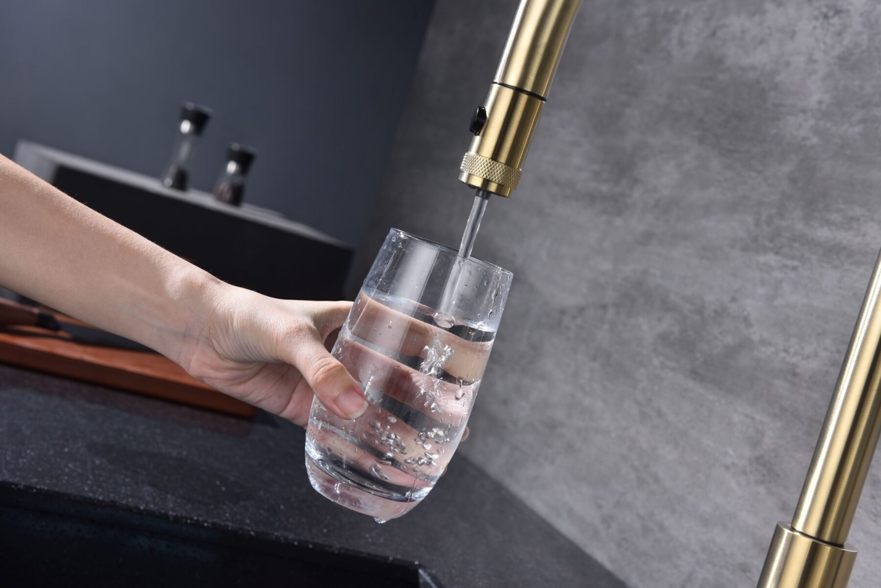 Смеситель для кухни под фильтр PAULMARK GALANT, светлое брашированное золото, Ga213077-SBG — изображение 5