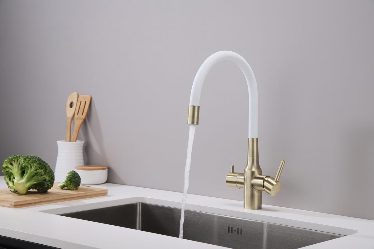 Смеситель для кухни под фильтр PAULMARK SALIX, бронза/белый, Sa213419-BRw — изображение 3