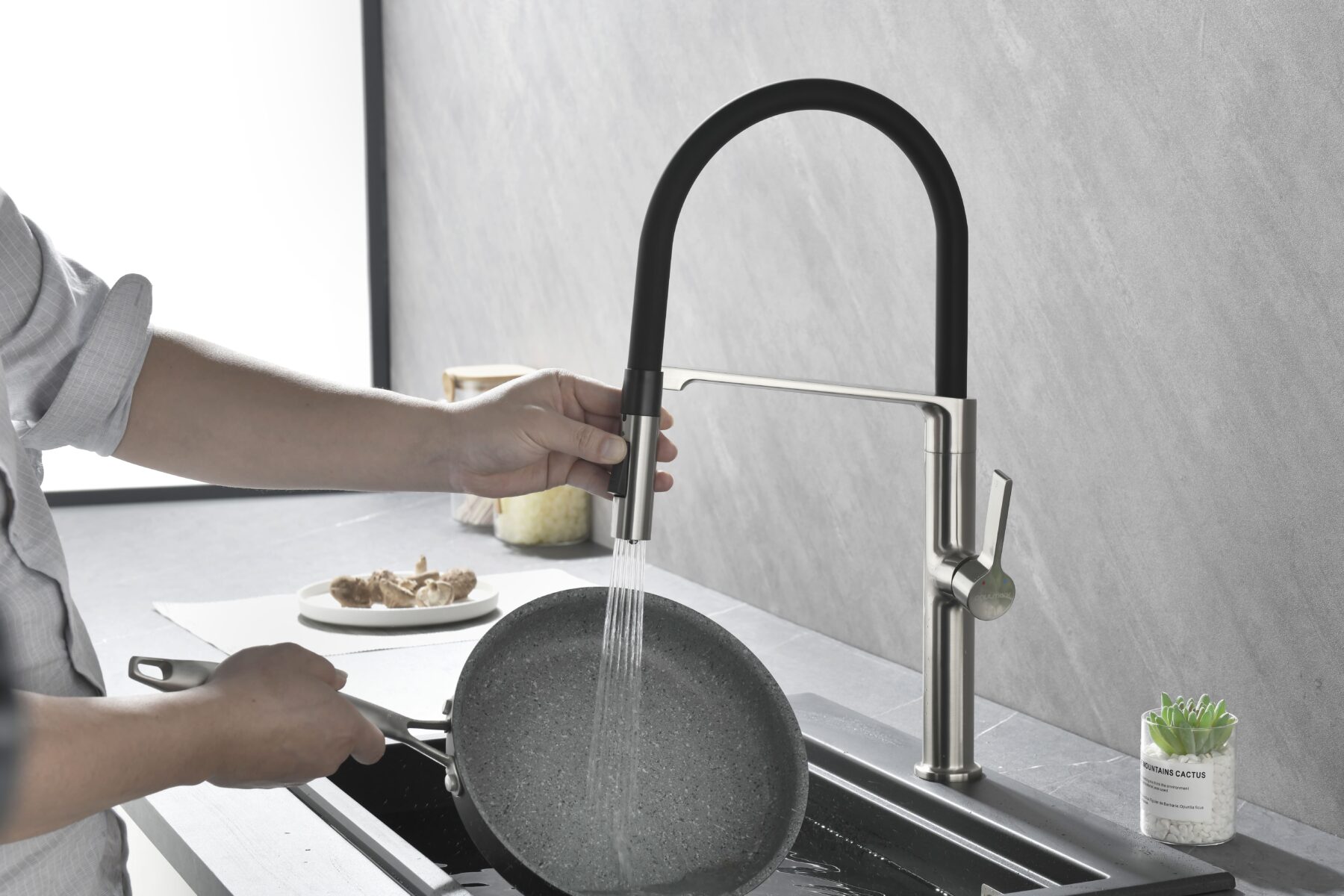 Смеситель для кухни с гибким изливом PAULMARK BARREL, брашированная сталь, Ba214029-BS — изображение 6