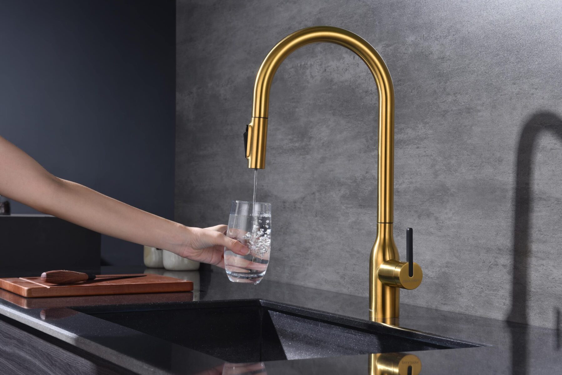 Смеситель для кухни под фильтр PAULMARK UNIVERSAL, брашированное золото, Un213880-BG — изображение 5