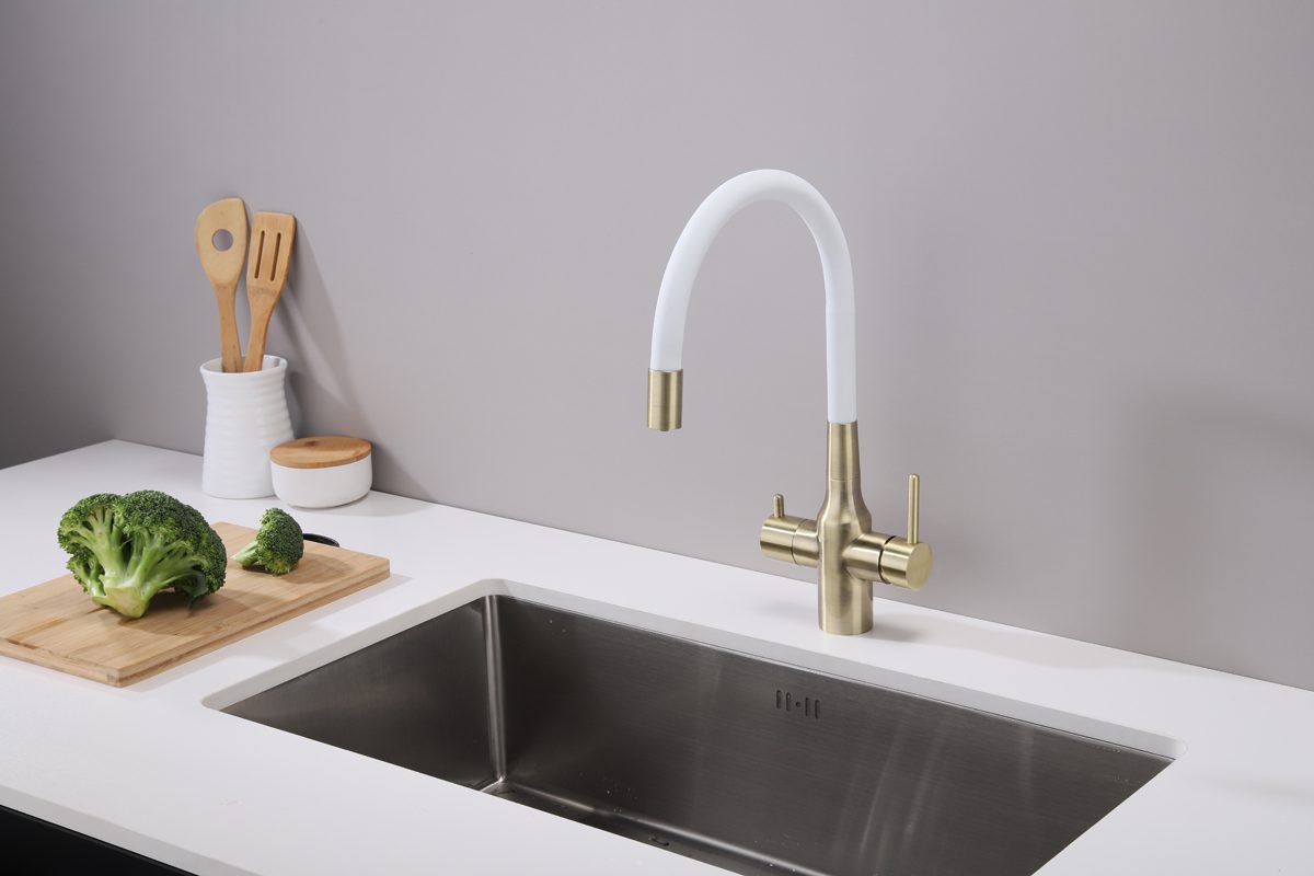 Смеситель для кухни под фильтр PAULMARK SALIX, бронза/белый, Sa213419-BRw — изображение 2