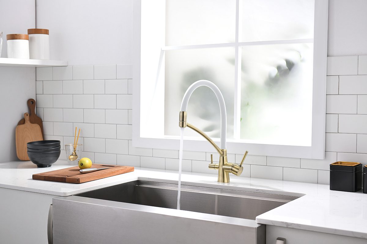 Смеситель для кухни под фильтр PAULMARK SIEGEN, бронза, белый излив, Si213111-BRw — изображение 3