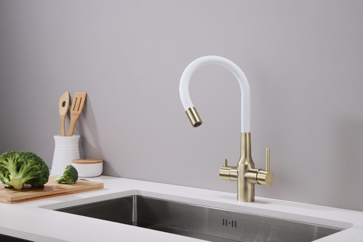 Смеситель для кухни под фильтр PAULMARK SALIX, бронза/белый, Sa213419-BRw — изображение 4