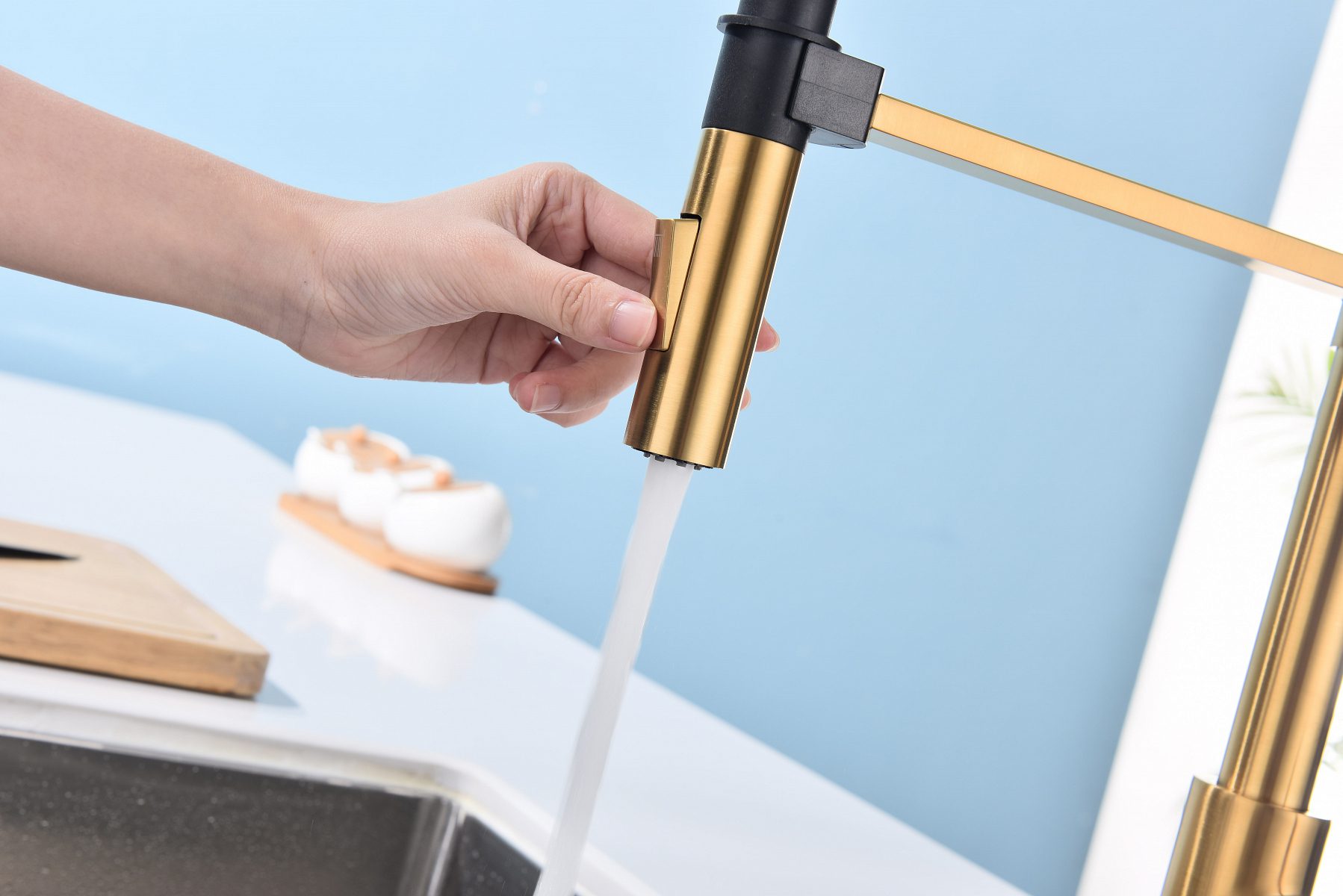 Смеситель для кухни с гибким изливом PAULMARK HALT, брашированное золото, Ha214021-BG — изображение 7