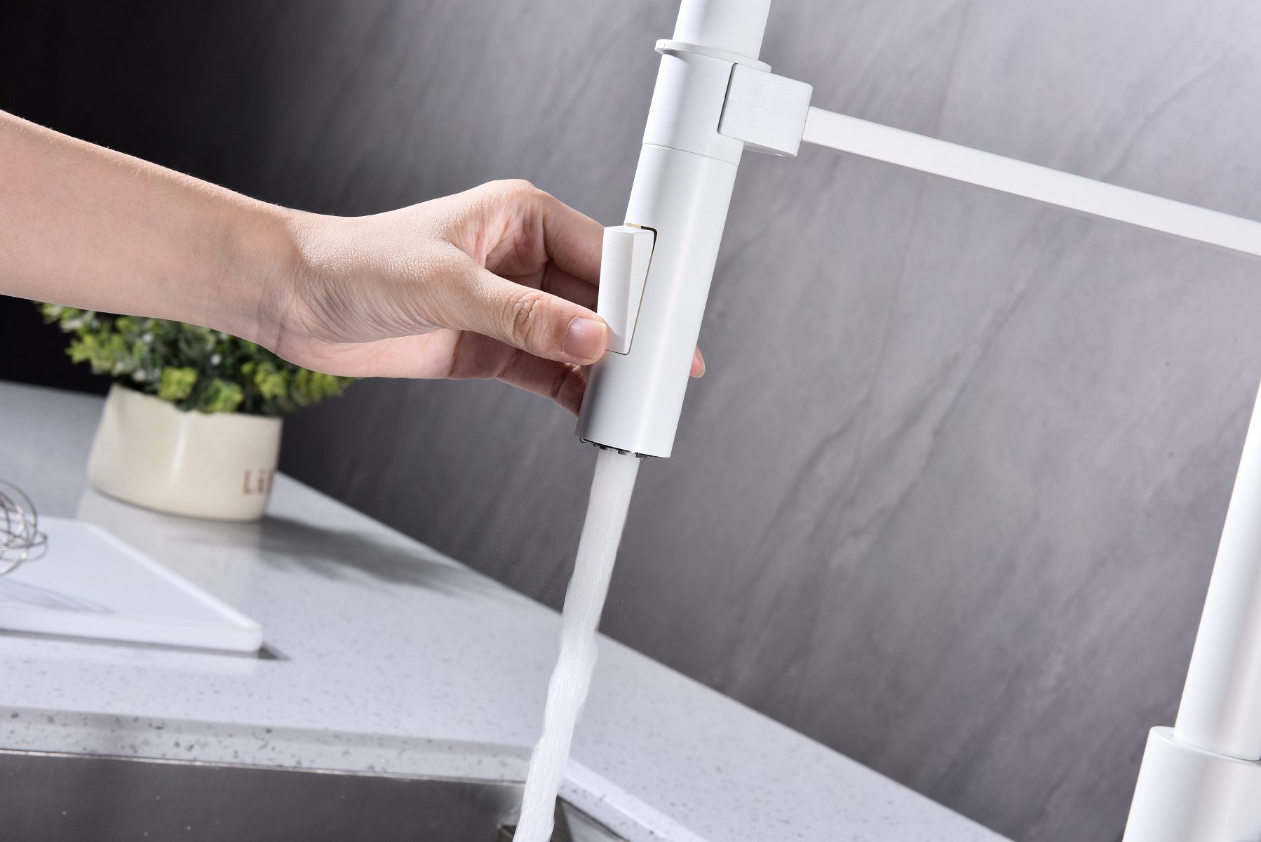 Смеситель для кухни с гибким изливом PAULMARK HALT, белый матовый, Ha214021-431 — изображение 5