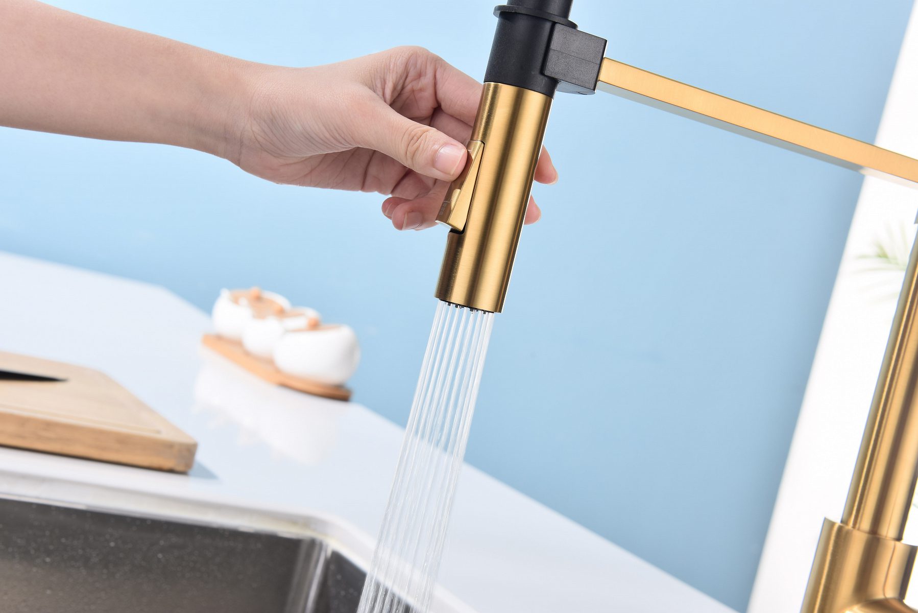 Смеситель для кухни с гибким изливом PAULMARK HALT, брашированное золото, Ha214021-BG — изображение 8