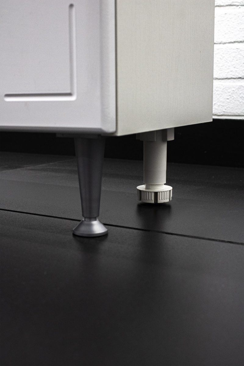 Тумба в ванную Айсберг Уют 60 Классик с корзиной для белья, DA1025T — изображение 8