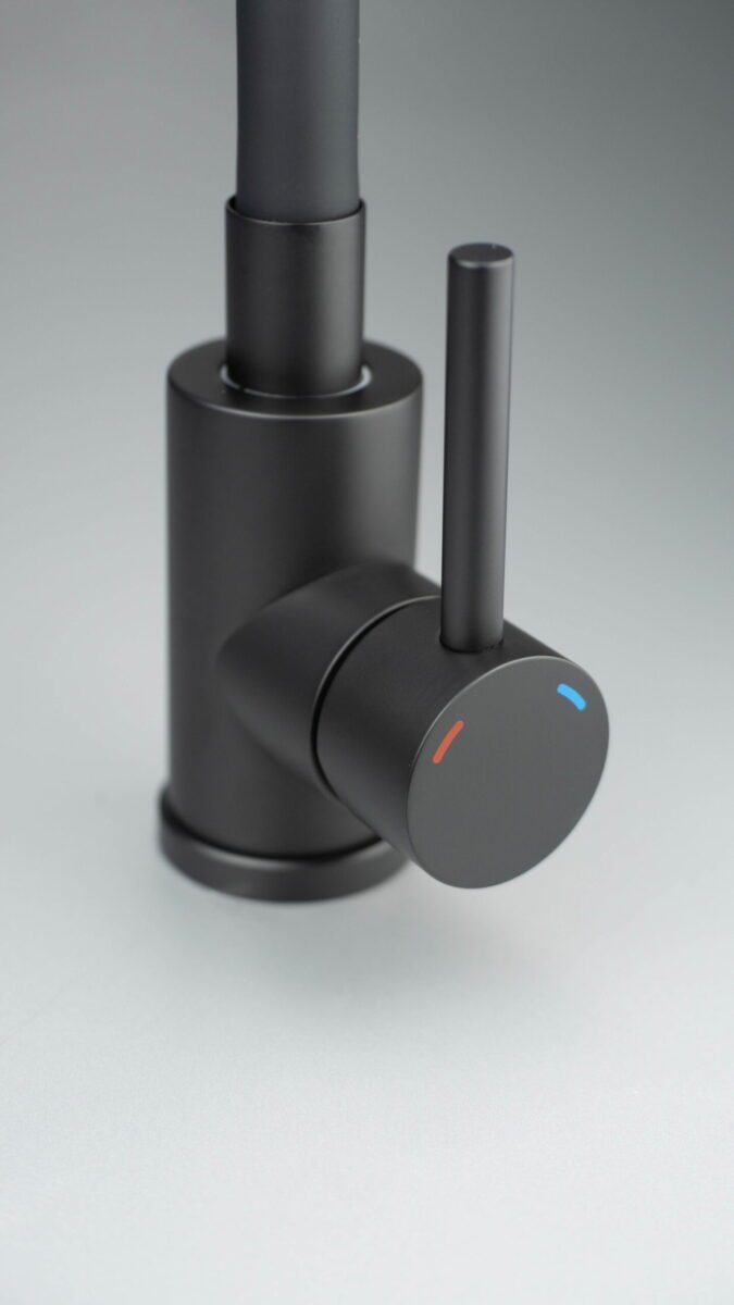 Cмеситель для кухни с гибким изливом DEANTE LUNO NERO BOC N72M — изображение 5