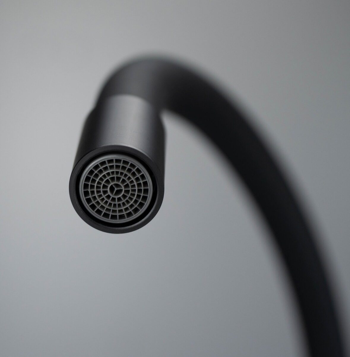 Cмеситель для кухни с гибким изливом DEANTE LUNO NERO BOC N72M — изображение 4