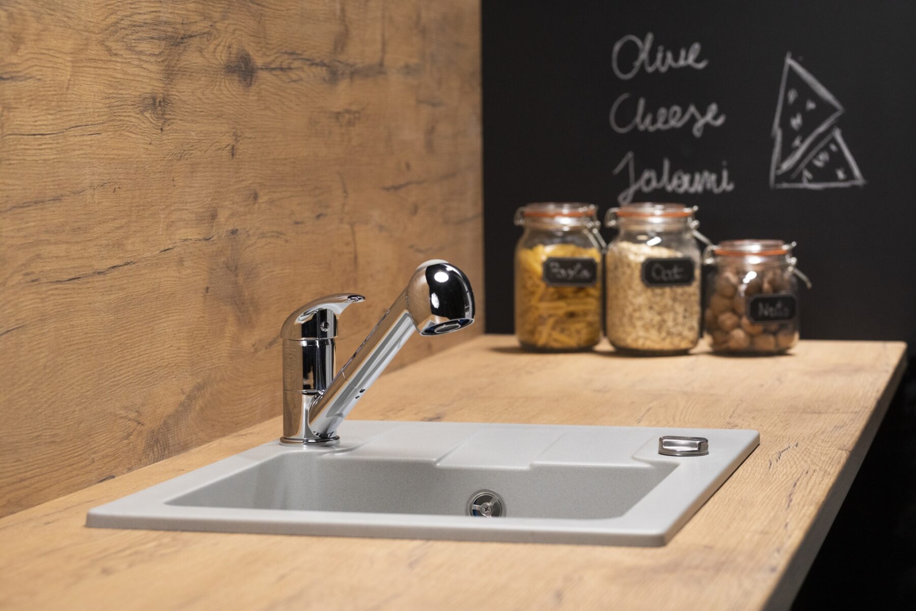 Смеситель для кухни в выдвижным изливом KFA Armatura INDIRA 6613-110-00 — изображение 2