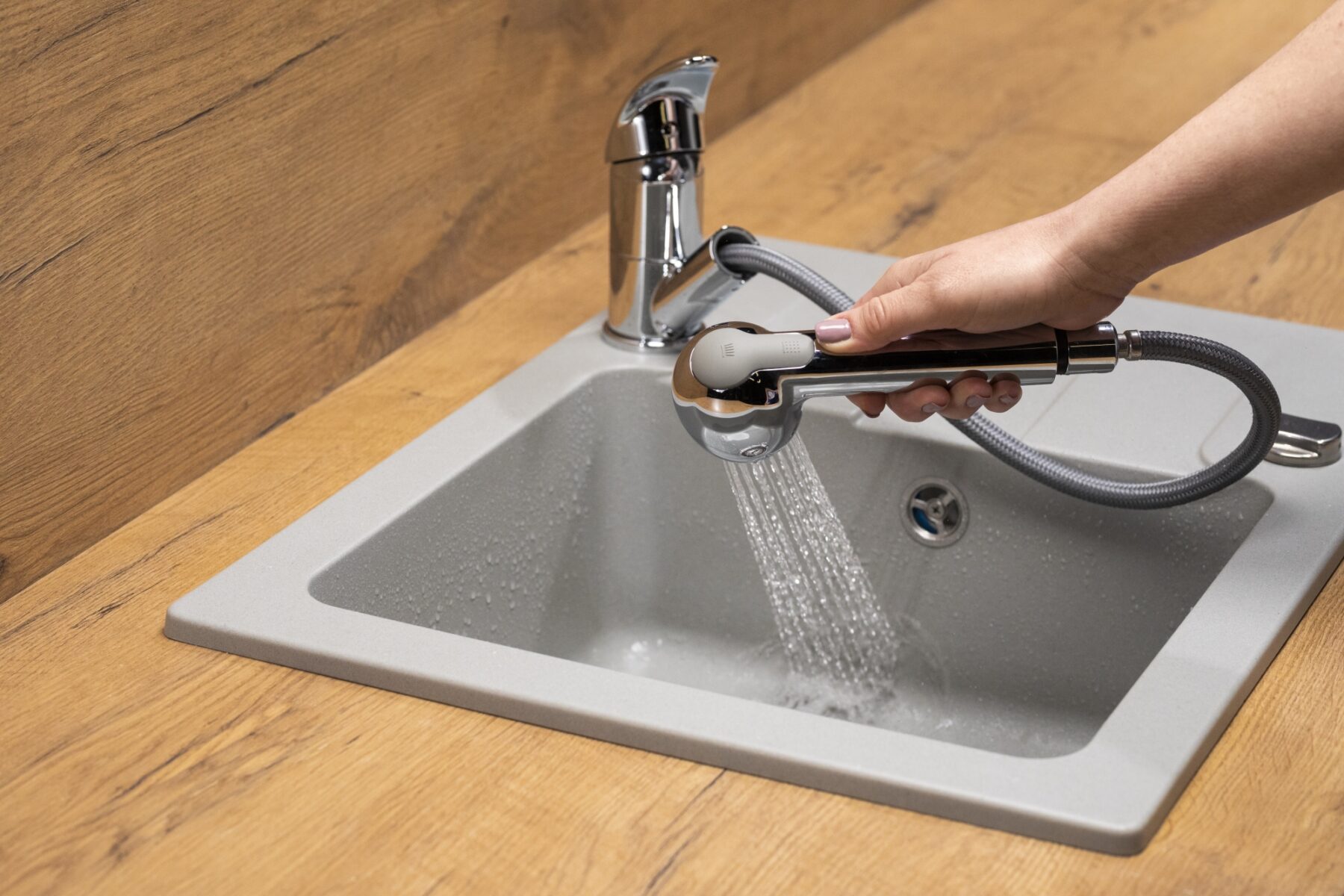 Смеситель для кухни в выдвижным изливом KFA Armatura INDIRA 6613-110-00 — изображение 4