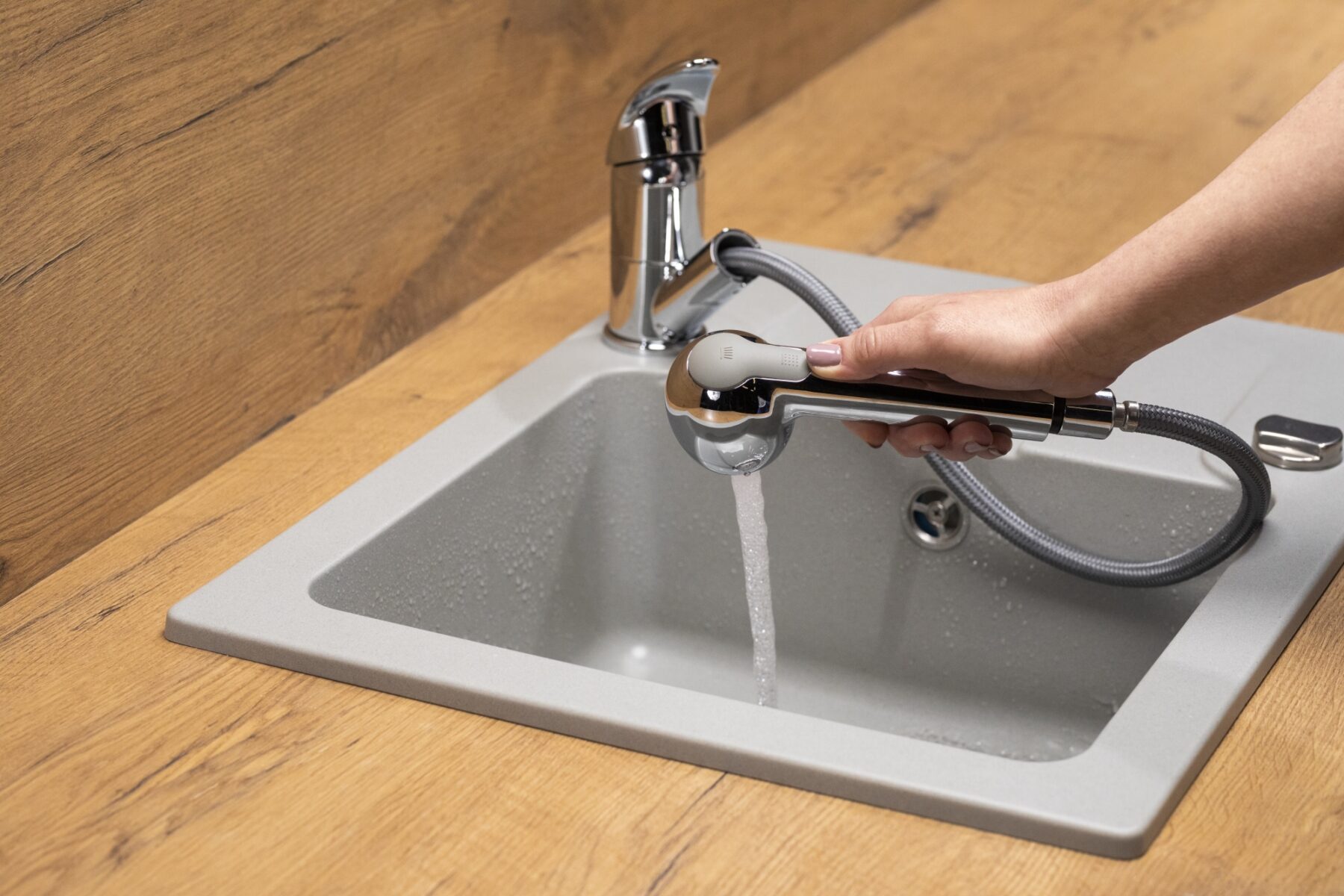 Смеситель для кухни в выдвижным изливом KFA Armatura INDIRA 6613-110-00 — изображение 5