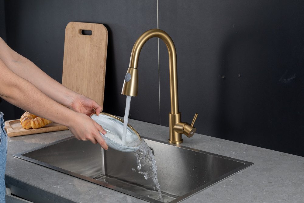 Смеситель для кухни с выдвижным изливом Frap F60991-3, золотой сатин — изображение 9