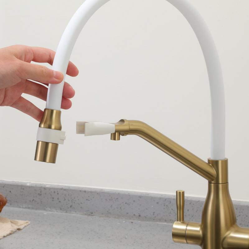 Смеситель для кухни под фильтр с гибким изливом Frap F4397-3, золотой сатин — изображение 7