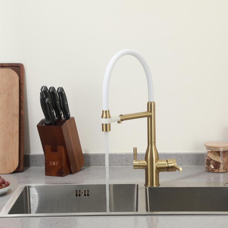 Смеситель для кухни под фильтр с гибким изливом Frap F4398-3, золотой сатин — изображение 3