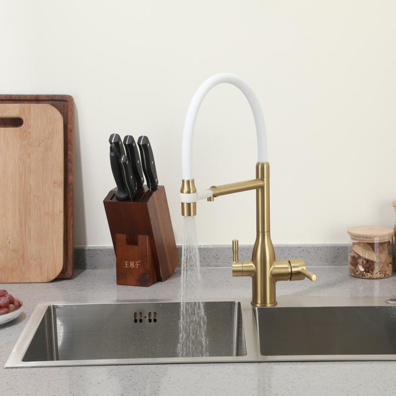 Смеситель для кухни под фильтр с гибким изливом Frap F4398-3, золотой сатин — изображение 4