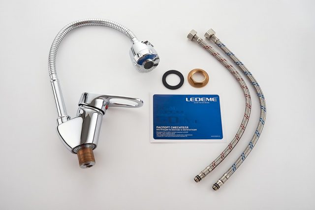 Смеситель для кухни с гибким изливом Ledeme L4304, комплектация