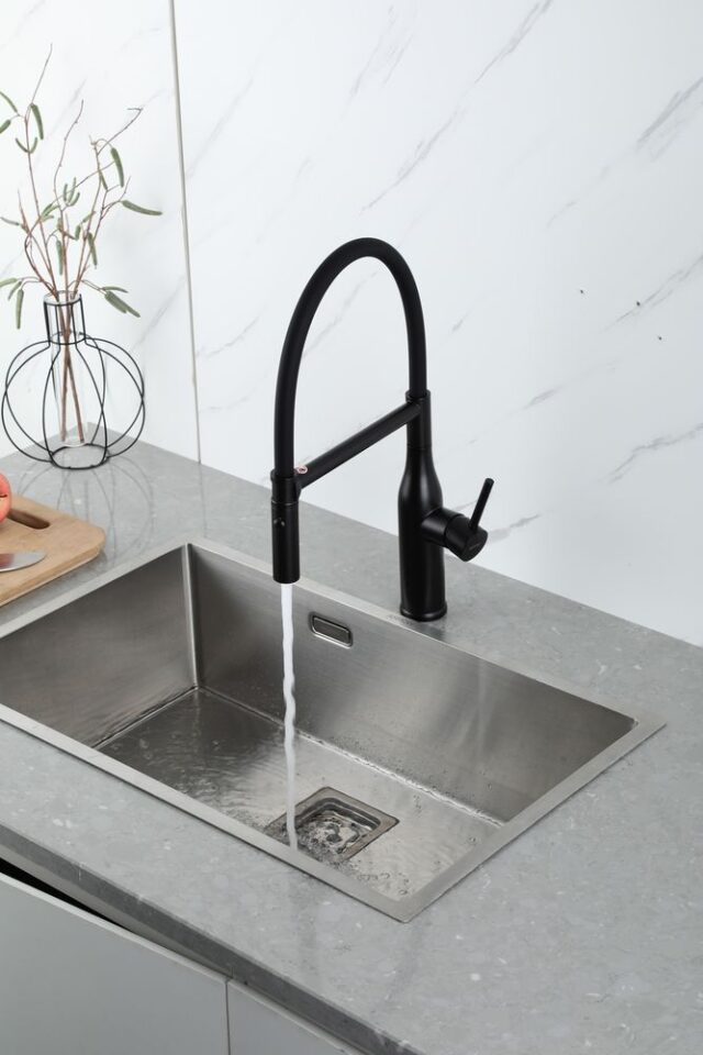 Смеситель для кухни с гибким изливом Gappo G4098-26, чёрный — изображение 5